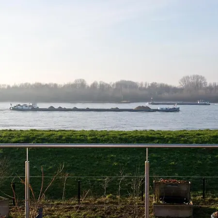 Bed & Breakfast Pompgebouw Aan De Rijn
