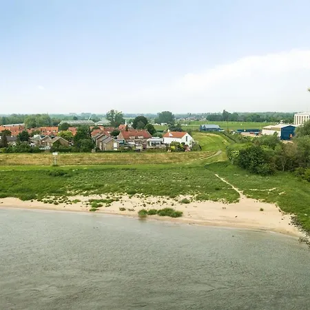 Pompgebouw Aan De Rijn