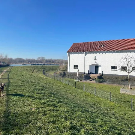 Pompgebouw Aan De Rijn *