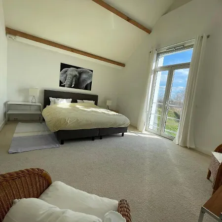 Pompgebouw Aan De Rijn Bed & Breakfast Tolkamer
