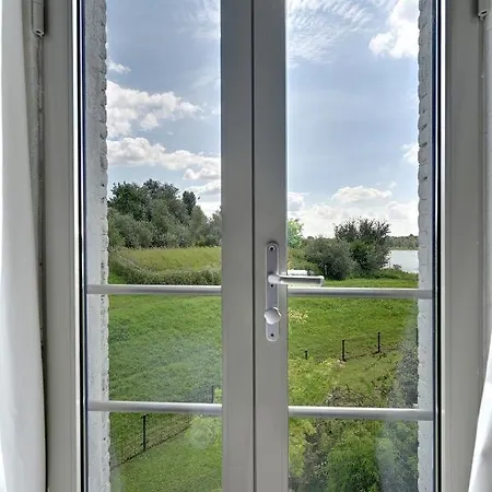 Bed & Breakfast Pompgebouw Aan De Rijn *